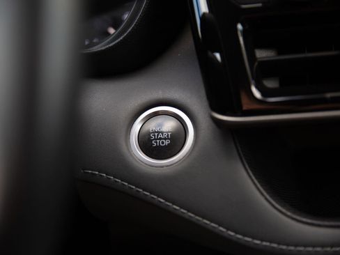 Used 2024 Toyota Highlander LE image 13