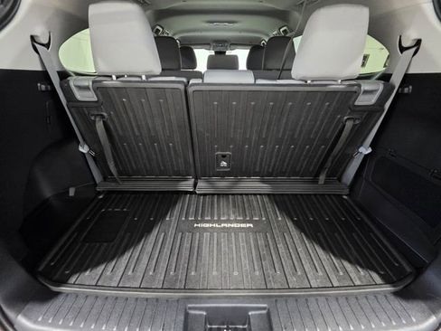 Used 2023 Toyota Highlander L FWD image 21