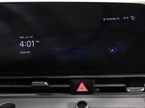 Certified 2024 Hyundai Elantra Limited FWD image 9