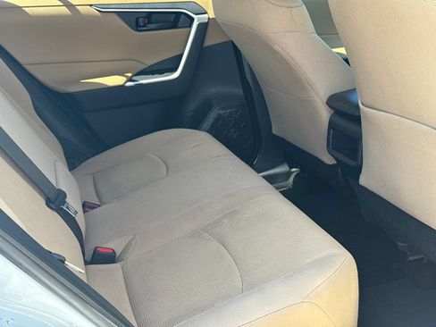 Used 2019 Toyota RAV4 LE FWD image 14