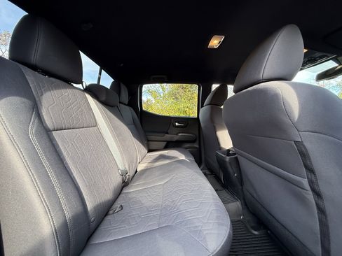 Used 2019 Toyota Tacoma TRD Off-Road image 34