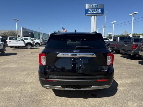 Certified 2022 Ford Explorer XLT w/ Equipment Group 202A image 11
