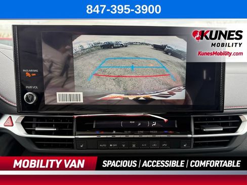 Used 2025 Toyota Sienna XSE w/ XSE Plus Package AWD/4WD image 38