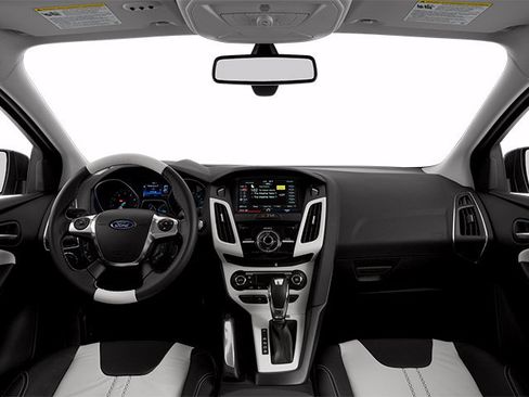 Used 2014 Ford Focus SE FWD image 4