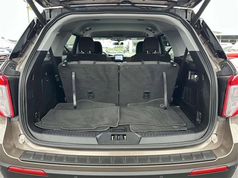 Used 2021 Ford Explorer XLT image 10