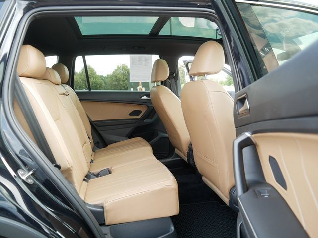 Certified 2024 Volkswagen Tiguan SE w/ Panoramic Sunroof Package AWD/4WD image 19