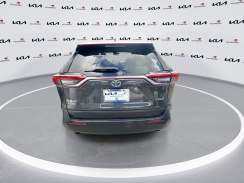 Used 2020 Toyota RAV4 XLE Premium image 7