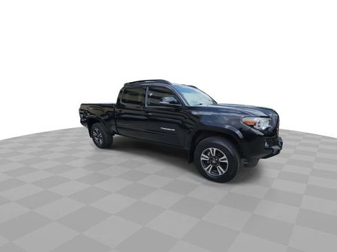 Used 2019 Toyota Tacoma TRD Sport w/ TRD Premium Sport Package AWD/4WD image 2