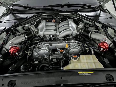 Used 2019 Nissan GT-R Premium w/ Premium Interior Package image 18