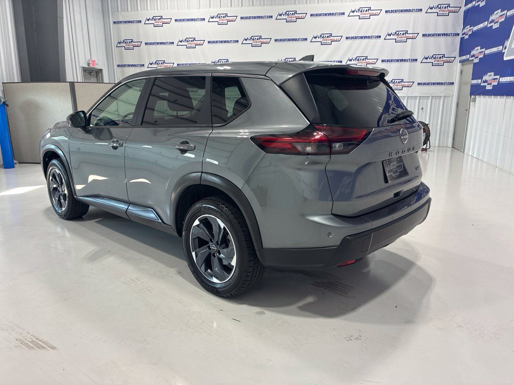 Used 2024 Nissan Rogue SV FWD image 4