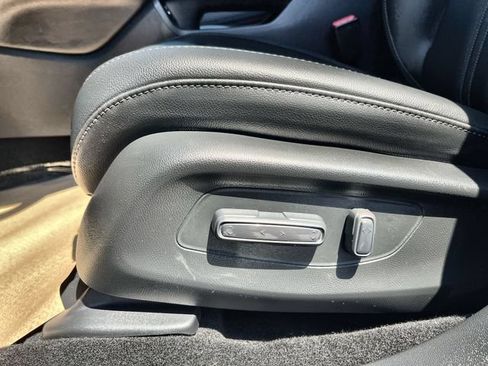Used 2025 Honda HR-V EX-L image 16