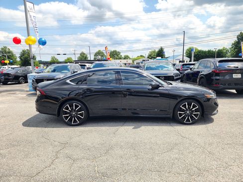 Used 2025 Honda Accord Touring image 3
