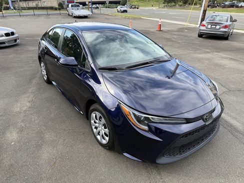 Used 2022 Toyota Corolla LE image 2