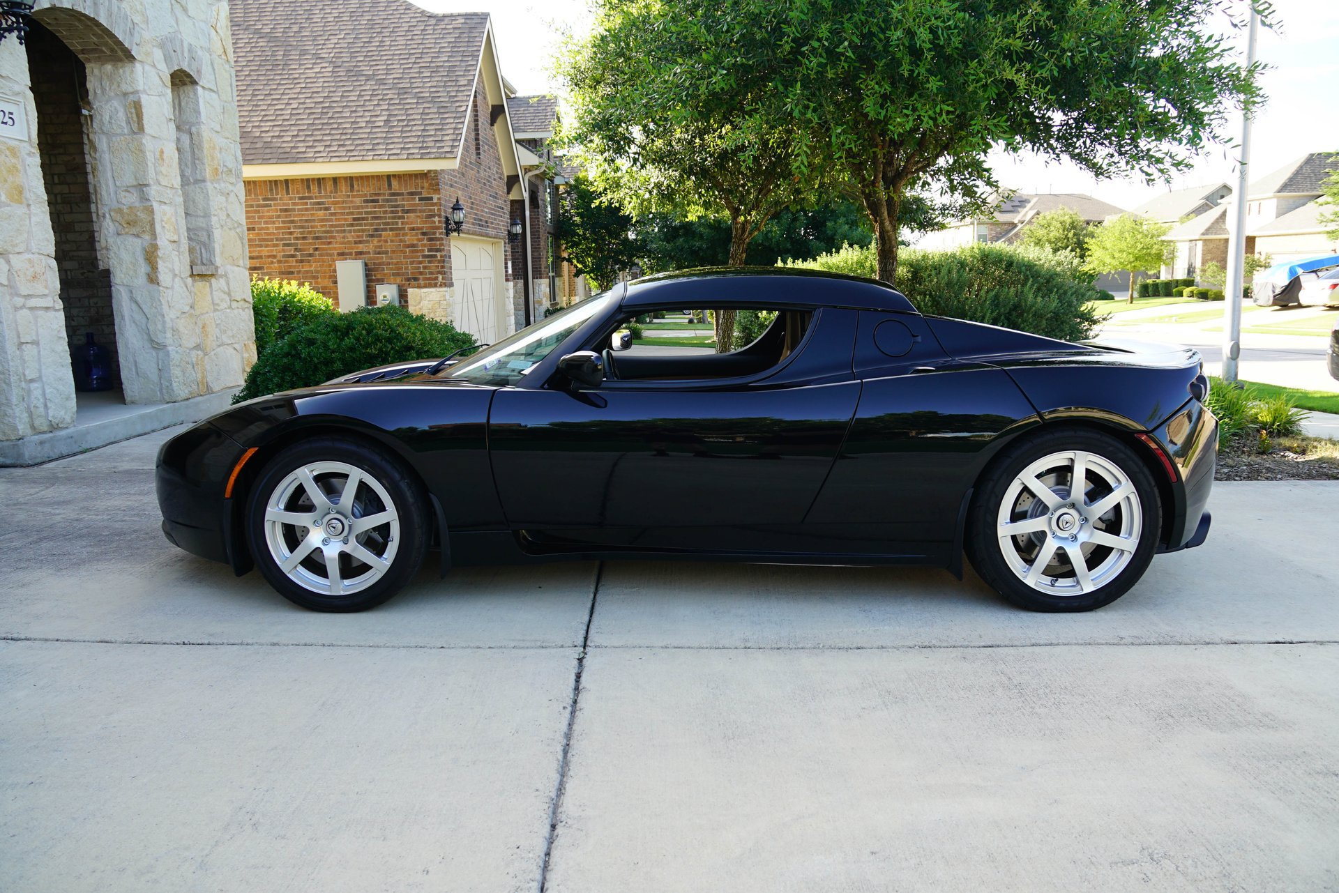 Used 2010 Tesla Roadster RWD image 36