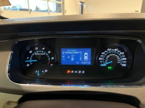 Used 2015 Ford Taurus SE image 12