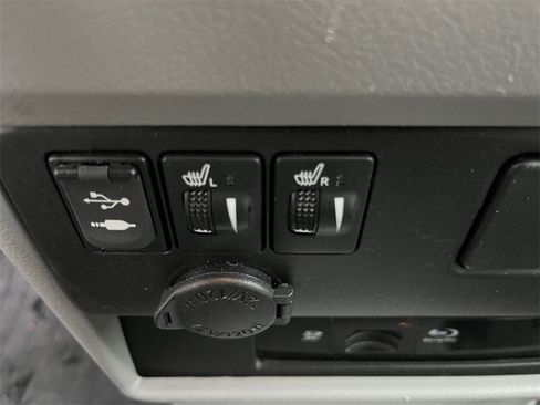 Used 2017 Toyota Sienna XLE Premium image 30