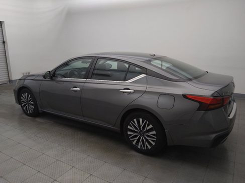 Used 2023 Nissan Altima 2.5 SV w/ SV Premium Package FWD image 3