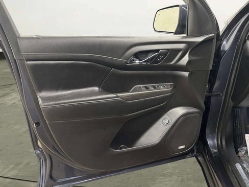Used 2019 GMC Acadia SLT AWD/4WD image 11