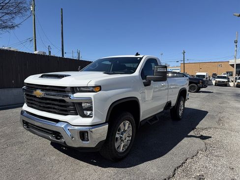 Used 2024 Chevrolet Silverado 2500 LT w/ Convenience Package image 5