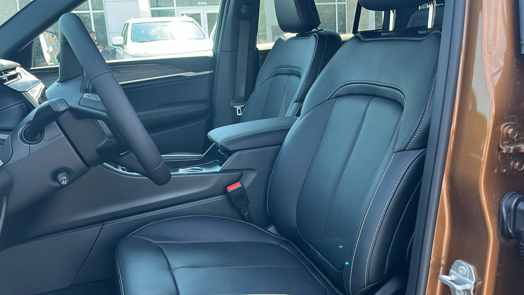 New 2026 Jeep Grand Cherokee Limited AWD/4WD image 15