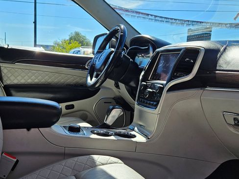 Used 2018 Jeep Grand Cherokee Summit AWD/4WD image 12
