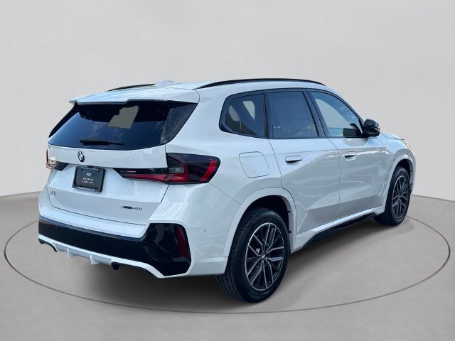 Used 2023 BMW X1 xDrive28i w/ M Sport Package AWD/4WD image 5