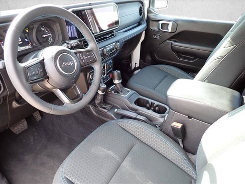 Used 2024 Jeep Wrangler Unlimited Rubicon 4xe AWD/4WD image 10