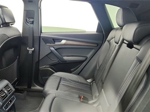 Used 2025 Audi Q5 e Premium Plus w/ Premium Plus Package image 28
