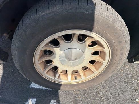 Used 1999 Ford Crown Victoria LX image 4