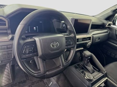 Certified 2025 Toyota Tacoma SR5 AWD/4WD image 9