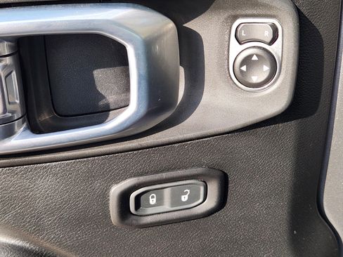 Used 2020 Jeep Wrangler Unlimited Sport S image 31