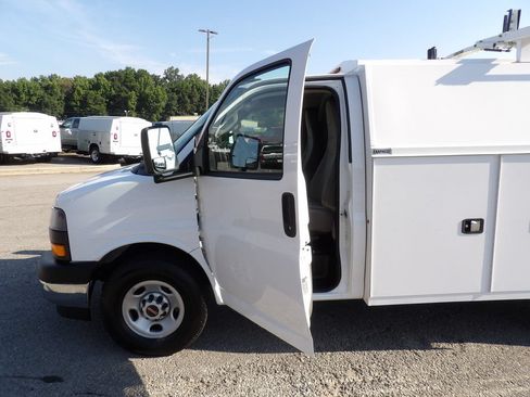 Used 2021 GMC Savana 3500 w/ Power Convenience Package RWD image 13