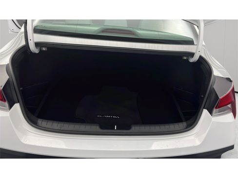 Certified 2024 Hyundai Elantra SE FWD image 13