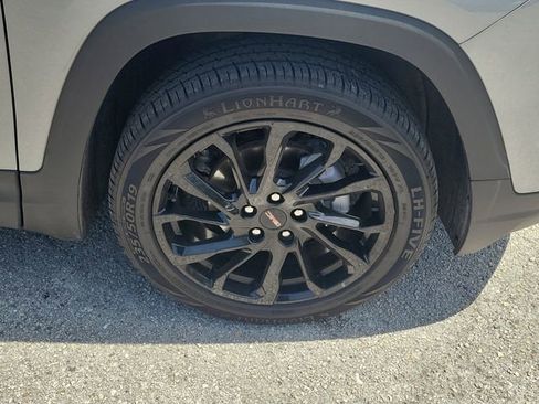 Used 2024 GMC Terrain SLT w/ Elevation Edition AWD/4WD image 7