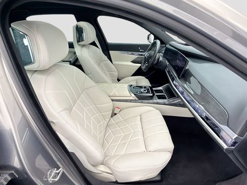 Certified 2023 BMW 760i xDrive AWD/4WD image 19
