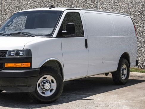 Used 2023 Chevrolet Express 3500 w/ Driver Convenience Package RWD image 6