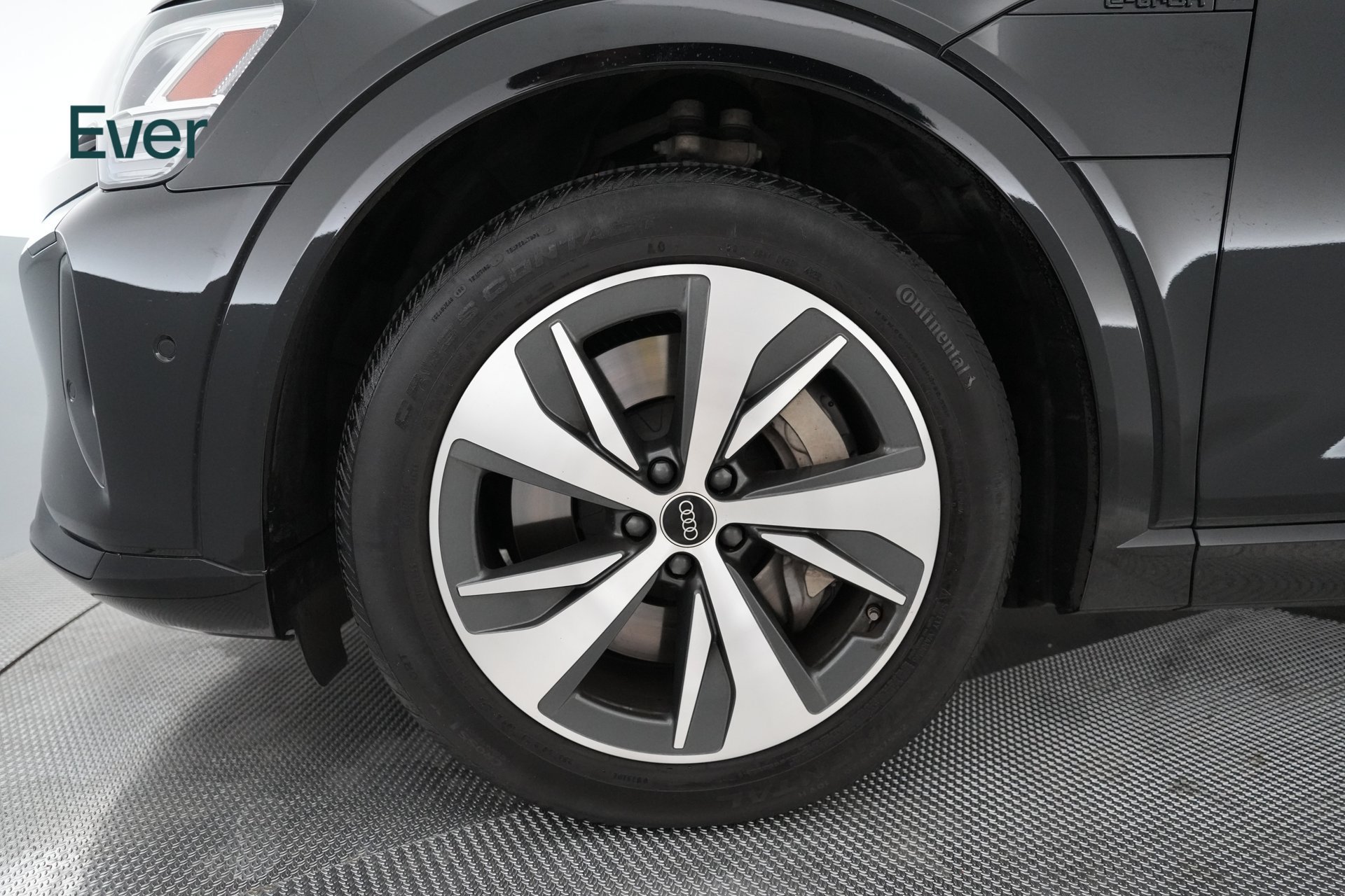 Used 2024 Audi Q8 e-tron Premium Plus w/ Premium Plus Package AWD/4WD image 20