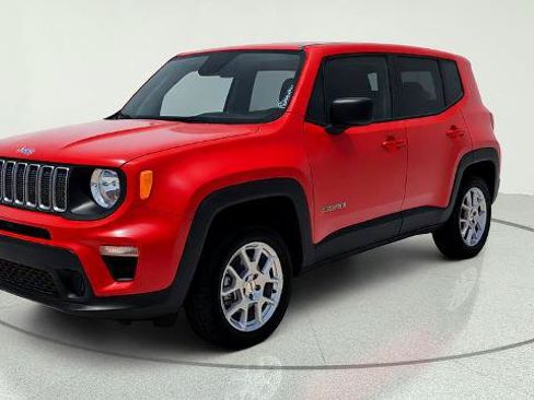 Used 2023 Jeep Renegade Latitude AWD/4WD image 3