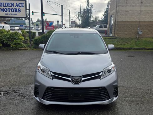 Used 2018 Toyota Sienna LE FWD image 2