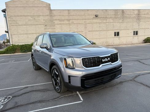 Used 2023 Kia Telluride EX w/ EX Captain's Chair Package AWD/4WD image 3