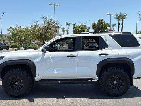 Used 2025 Toyota 4Runner SR5 AWD/4WD image 5