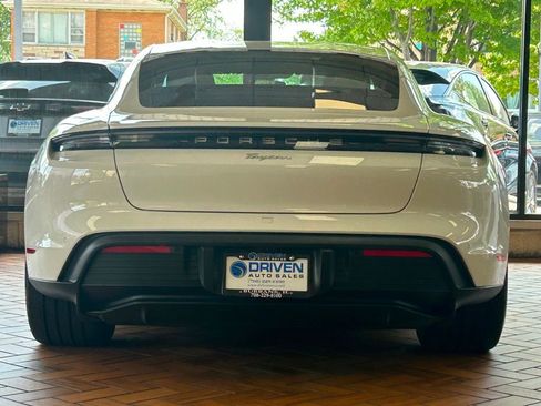 Used 2024 Porsche Taycan image 8