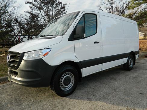 Used 2022 Mercedes-Benz Sprinter 1500 image 1