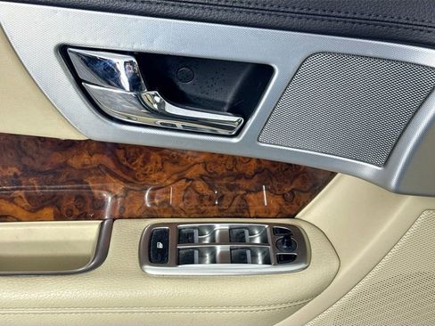 Used 2012 Jaguar XF image 21