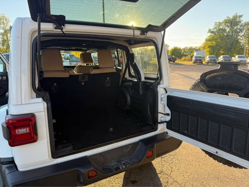 Used 2018 Jeep Wrangler Unlimited Sahara w/ Dual Top Group image 19