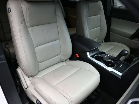 Used 2015 Ford Explorer XLT w/ Equipment Group 202A FWD image 39