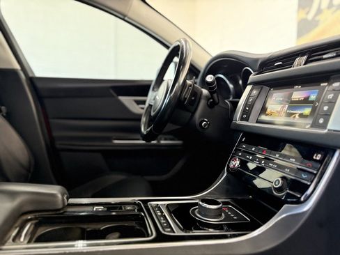 Used 2017 Jaguar XF Premium image 23