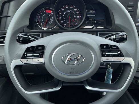 Used 2023 Hyundai Elantra SE FWD image 15