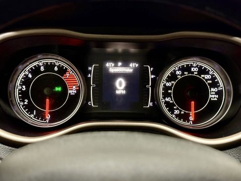 Used 2017 Jeep Cherokee Latitude w/ Cold Weather Group image 19