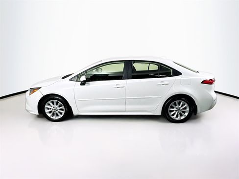 Used 2022 Toyota Corolla LE image 4